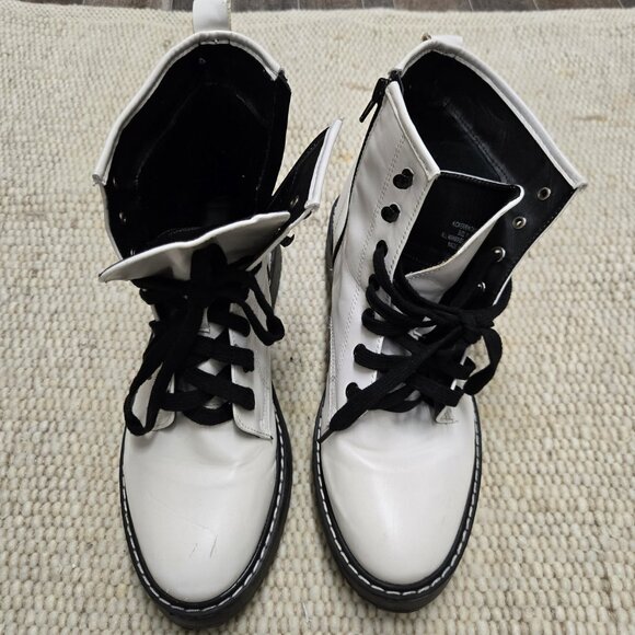 STYLISH WHITE DOC MARTIN STYLE BOOTS BY STEVE MADDEN. SIZE 11US ZIPPERED - Picture 2 of 8